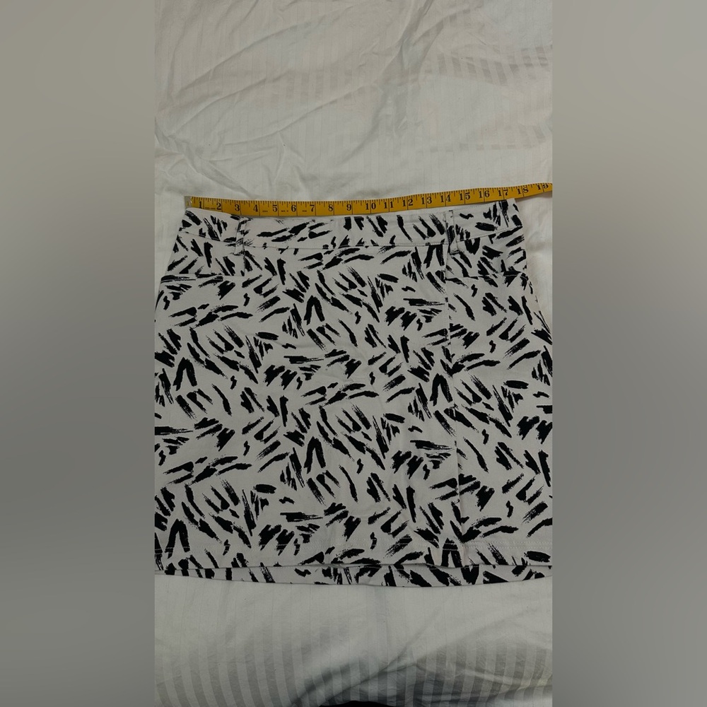 Black and White Pencil Midi Skirt for Resort Wear